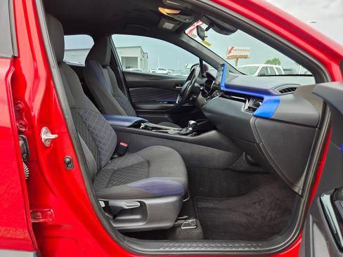 Used 2022 Toyota C-HR XLE FWD image 18