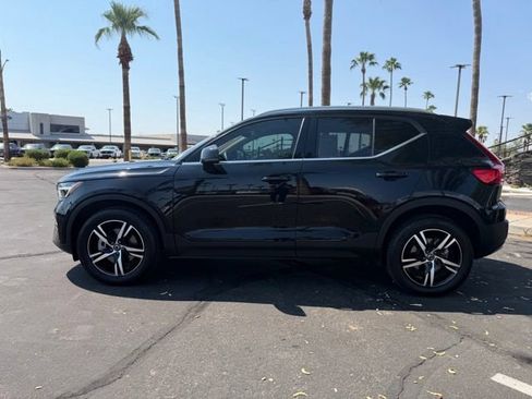 Used 2025 Volvo XC40 B5 Core AWD/4WD image 3
