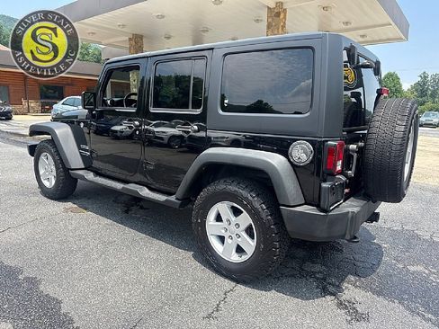 Used 2018 Jeep Wrangler Unlimited Sport S AWD/4WD image 4