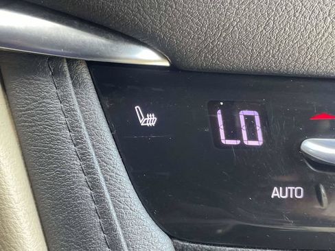 Used 2018 Cadillac XT5 AWD image 28