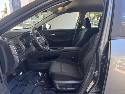 Used 2025 Nissan Rogue SV AWD/4WD image 29