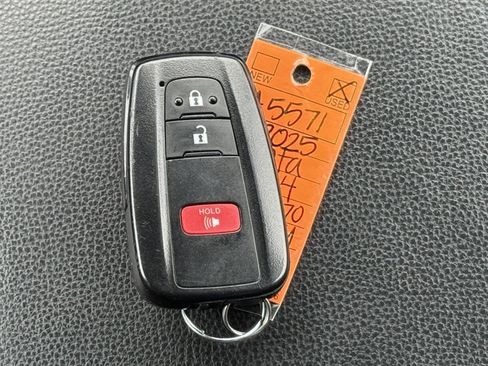 Used 2025 Toyota RAV4 XLE AWD/4WD image 85