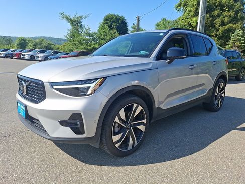 Used 2023 Volvo XC40 B5 Ultimate w/ Protection Package Premier AWD/4WD image 3