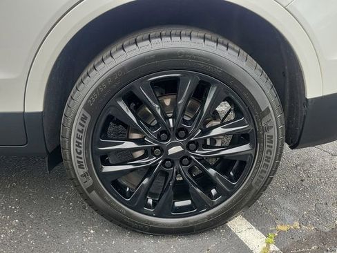 Used 2022 Cadillac XT5 Premium Luxury w/ Technology Package AWD/4WD image 7