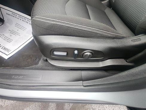 Used 2024 GMC Terrain SLE w/ Driver Convenience Package AWD/4WD image 17