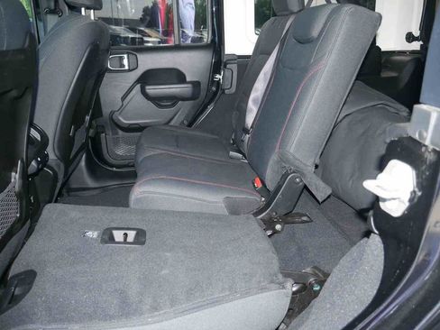 Used 2024 Jeep Wrangler Unlimited Rubicon w/ Technology Group AWD/4WD image 19