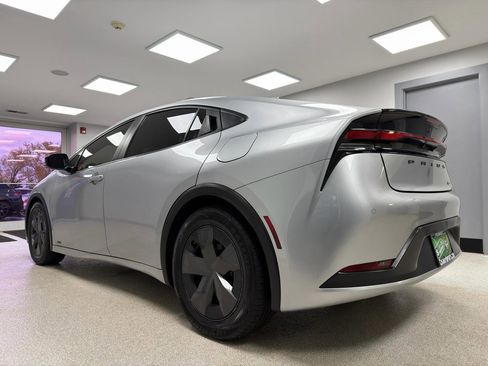 Used 2023 Toyota Prius LE AWD/4WD image 5