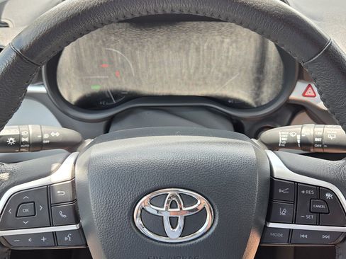 Used 2025 Toyota Sienna XLE FWD image 26