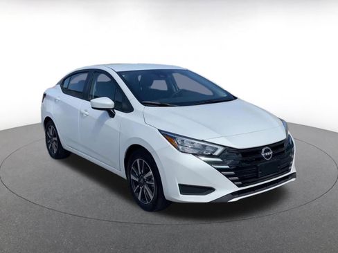 Used 2025 Nissan Versa SV image 2