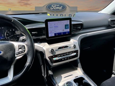 Used 2021 Ford Explorer XLT AWD/4WD image 6