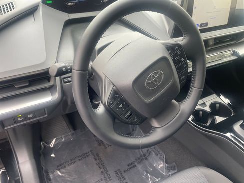 Used 2025 Toyota Prius LE image 28