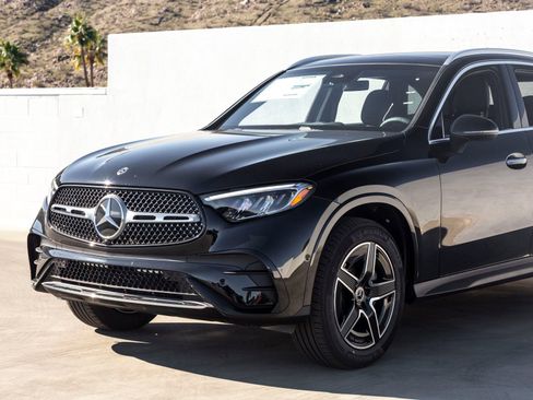 Used 2026 Mercedes-Benz GLC 300 image 2