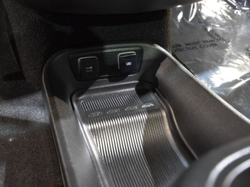 Used 2020 Chrysler Pacifica Limited FWD image 36