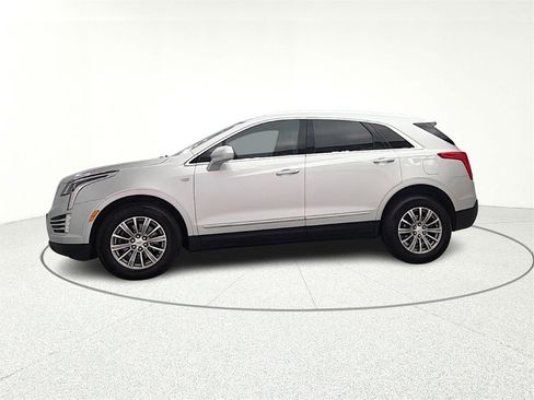 Used 2018 Cadillac XT5 Luxury w/ Driver Awareness Package image 4