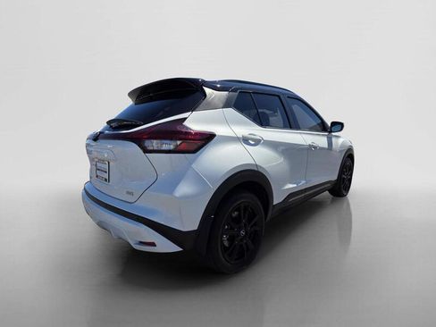 Used 2023 Nissan Kicks SR w/ SR Premium Package FWD image 5