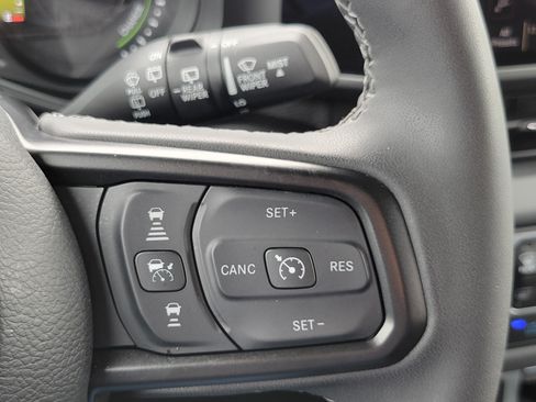 Used 2025 Jeep Wrangler Unlimited Rubicon 4xe w/ Safety Group AWD/4WD image 12