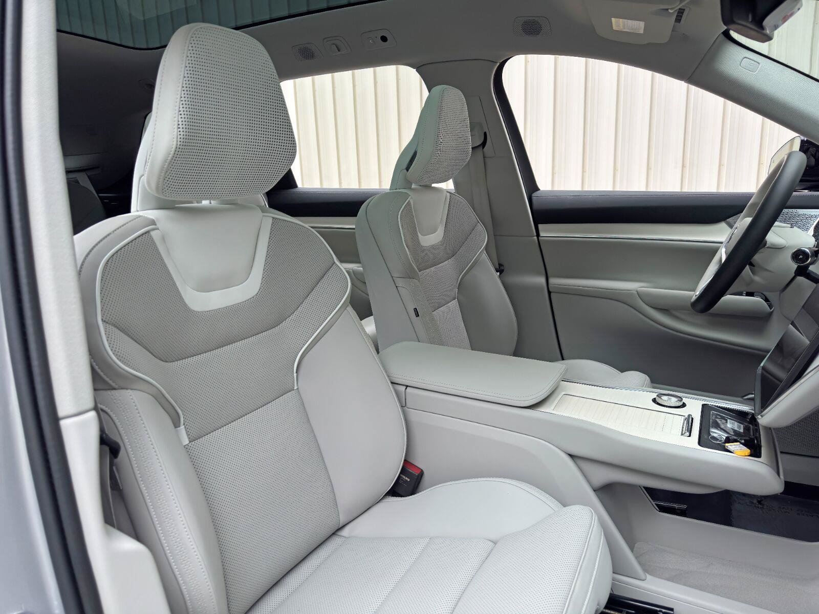 Used 2025 Volvo EX90 Ultra AWD/4WD image 35