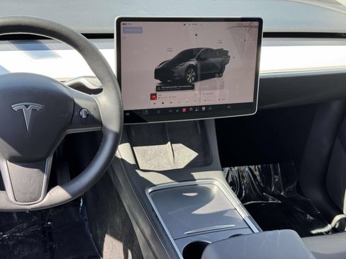 Used 2023 Tesla Model Y Long Range AWD/4WD image 3