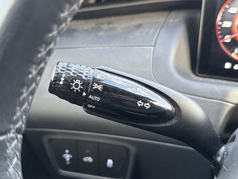 Used 2022 Hyundai Santa Cruz SEL Premium image 16