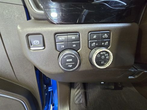 Used 2023 Chevrolet Silverado 1500 LT Trail Boss w/ LT Trail Boss Premium Package AWD/4WD image 13