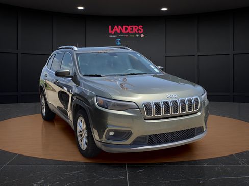 Used 2019 Jeep Cherokee Latitude w/ Popular Appearance Group FWD image 3