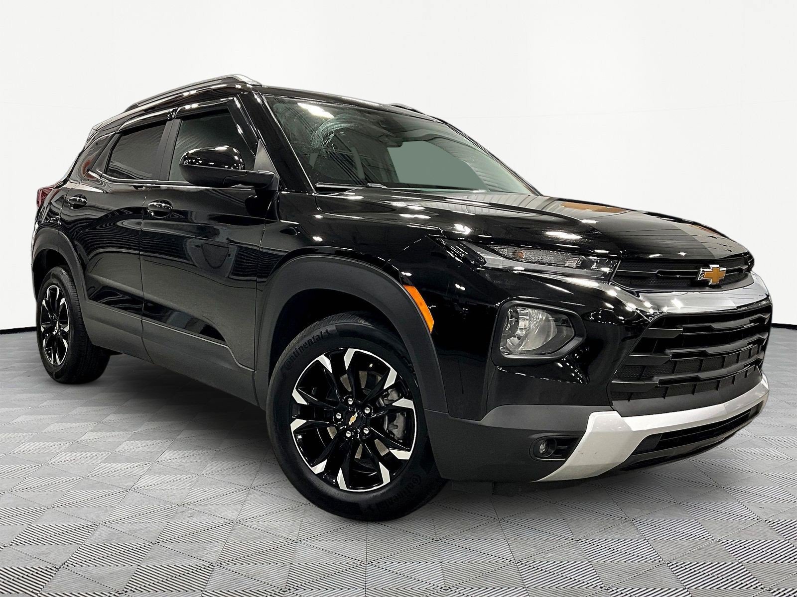 Used 2023 Chevrolet TrailBlazer LT FWD image 3