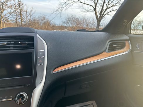 Used 2017 Lincoln MKC Reserve image 28