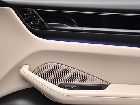 Used 2025 Porsche Macan 4S Electric image 46