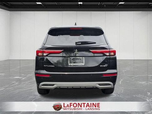 New 2025 Mitsubishi Outlander SE image 4