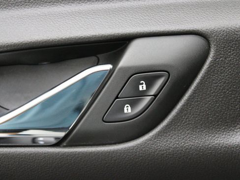 Used 2022 GMC Acadia SLT w/ LPO, Floor Liner Package FWD image 17