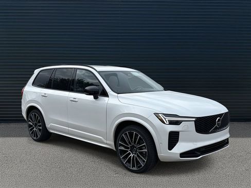 New 2026 Volvo XC90 B6 Ultra w/ Protection Package image 3