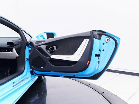 Used 2023 Lamborghini Huracan EVO image 38