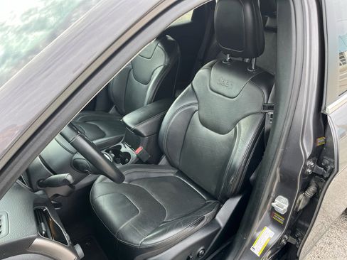 Used 2019 Jeep Cherokee Limited image 22