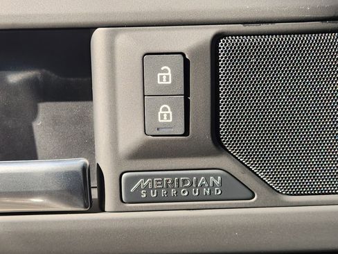 New 2026 Land Rover Defender 110 X-Dynamic SE image 22