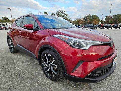 Used 2018 Toyota C-HR XLE image 8