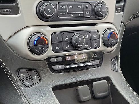 Used 2018 GMC Yukon SLT w/ Premium Edition AWD/4WD image 17