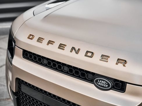 Used 2025 Land Rover Defender 110 AWD/4WD image 7