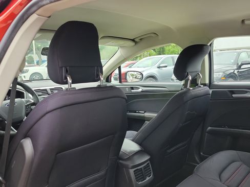 Used 2014 Ford Fusion SE w/ Equipment Group 201A FWD image 14