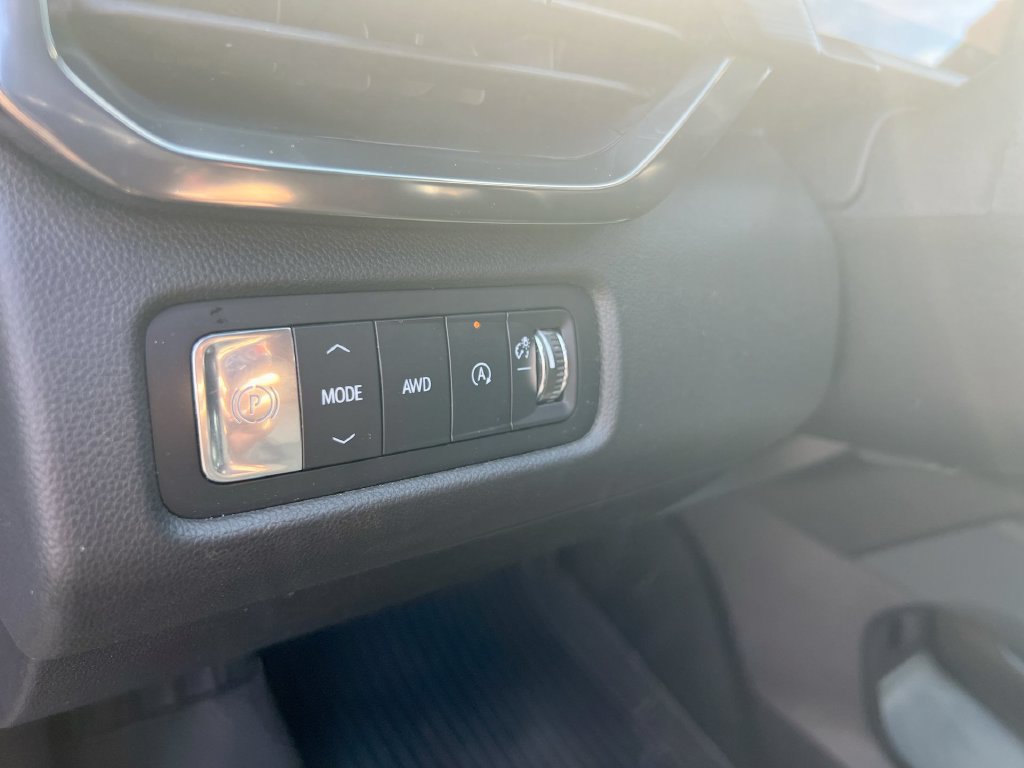 Used 2024 GMC Acadia AT4 w/ Luxury Package AWD/4WD image 16