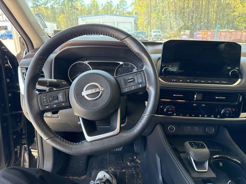 Used 2023 Nissan Rogue SL w/ SL Premium Package image 5