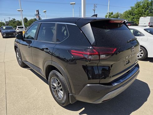 Used 2023 Nissan Rogue S AWD/4WD image 5