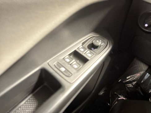 Used 2023 Volkswagen Taos SE image 33