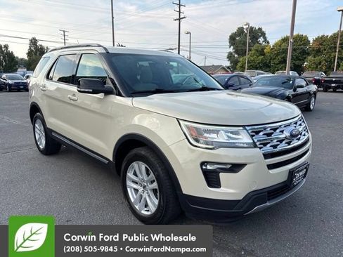 Used 2018 Ford Explorer XLT w/ Equipment Group 201A AWD/4WD image 3
