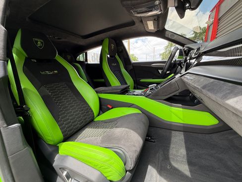 Used 2022 Lamborghini Urus image 32