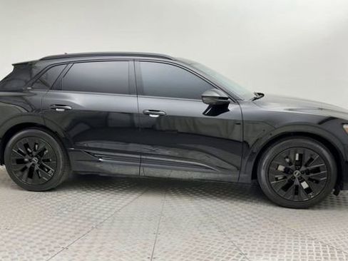 Used 2024 Audi Q8 e-tron Prestige w/ Prestige Package image 9