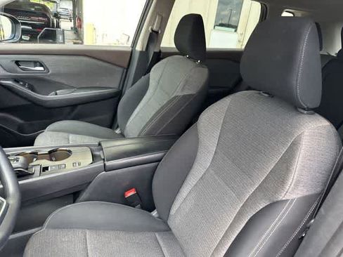 Used 2023 Nissan Rogue SV FWD image 4