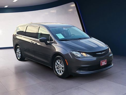 Used 2023 Chrysler Voyager LX FWD image 6