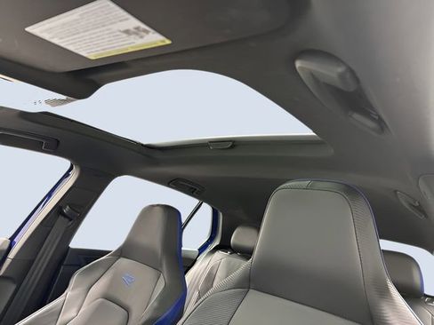 Used 2022 Volkswagen Golf R image 34