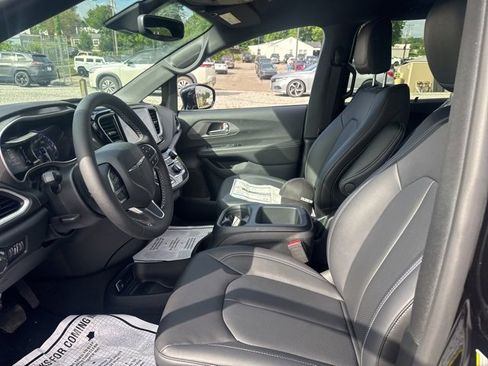 New 2025 Chrysler Voyager LX image 13