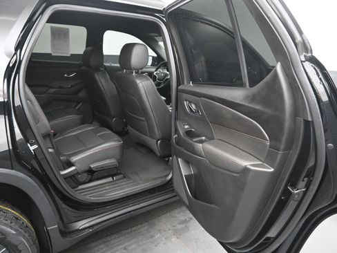 Used 2022 Chevrolet Traverse RS FWD image 10